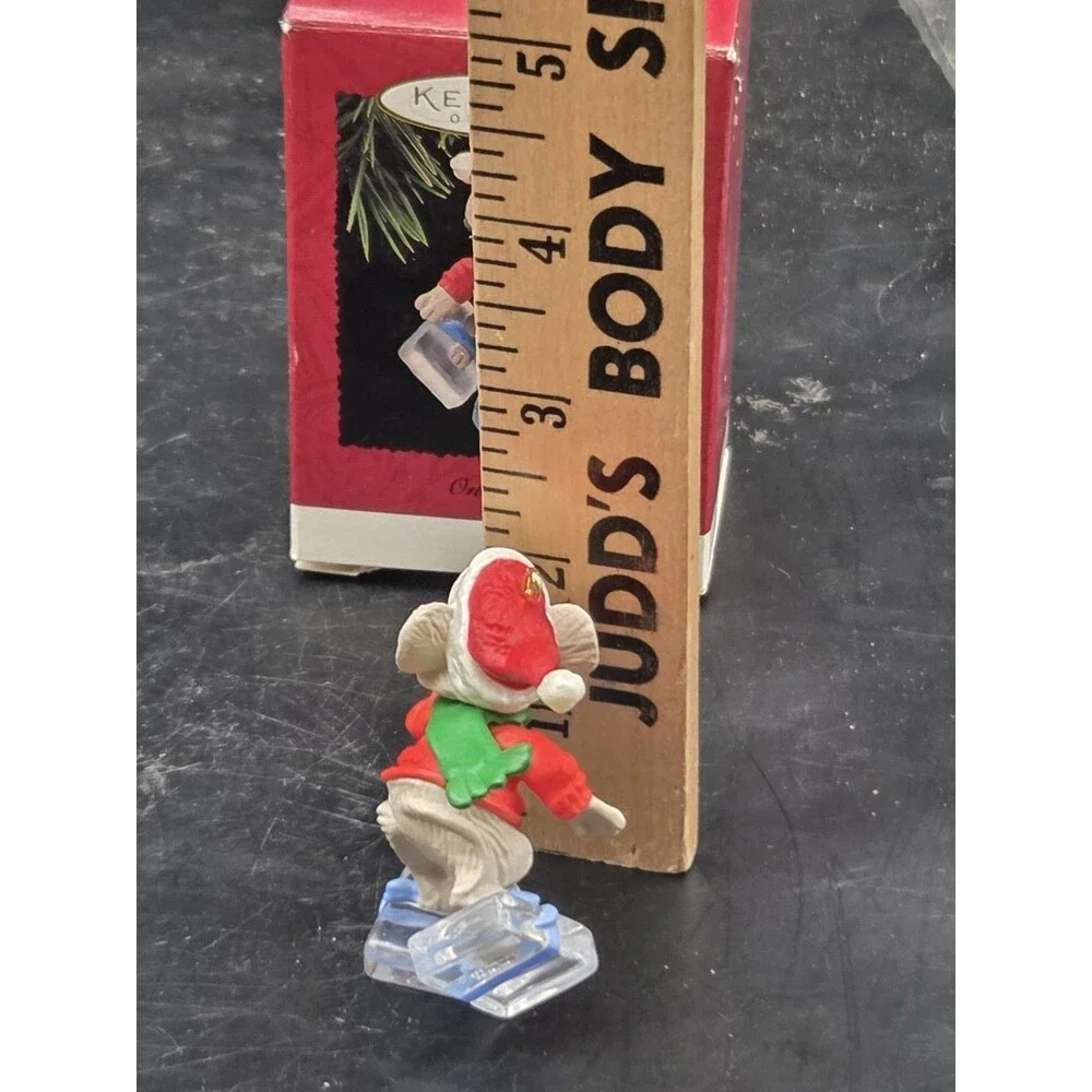 Vintage 1995 HALLMARK Keepsake Christmas Ornament On The Ice Mouse Skating